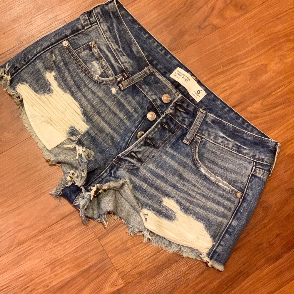 COPY - Abercrombie & Fitch cut off jean shorts